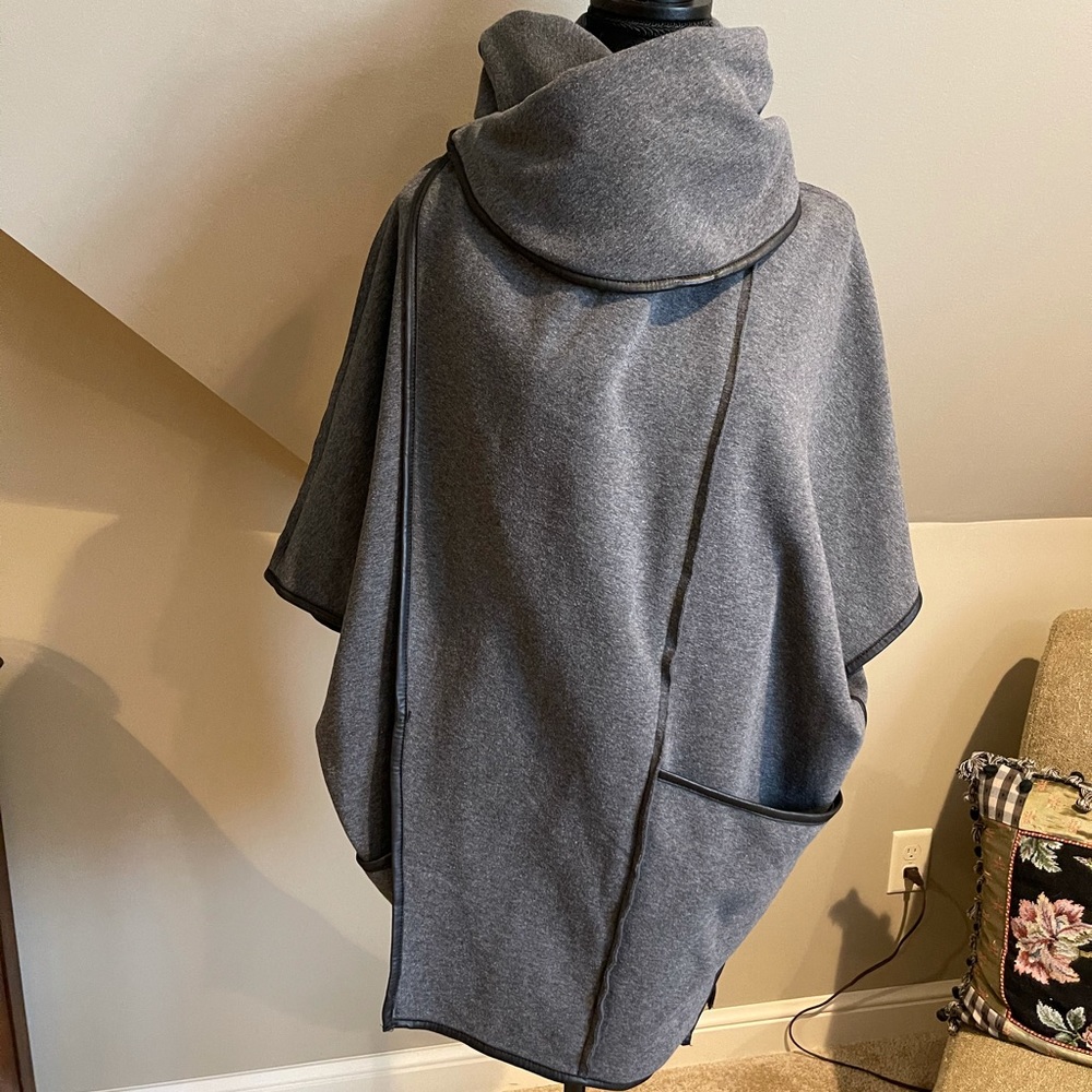 Poncho Sweatshirt